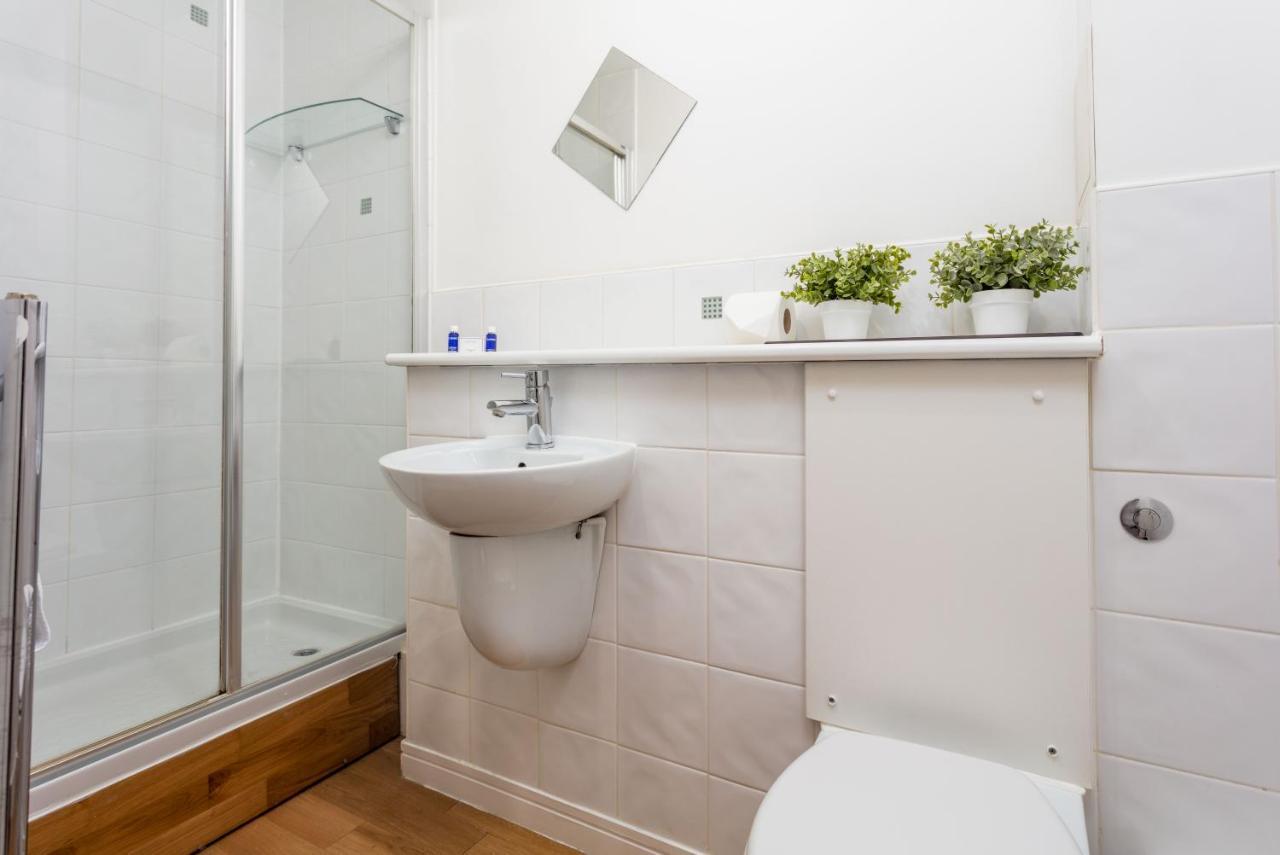 Walker Suite No53 - Donnini Apartments Kilmarnock Zewnętrze zdjęcie